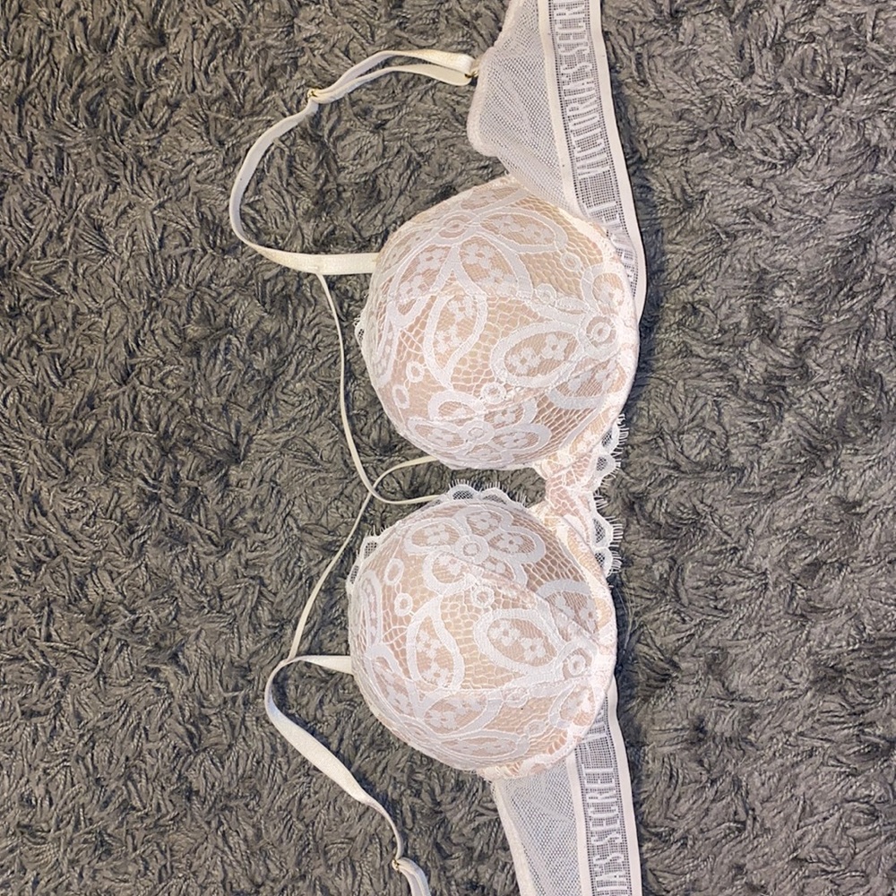 Victoria Secret Adds 2 Cup Sizes BombShell Push up